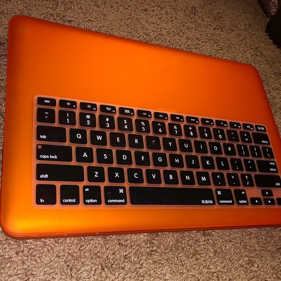 Apple MacBook Pro - Picture 3 of 7